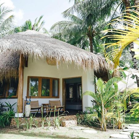 Отель Mana Eco Retreat Kuta  Экстерьер фото