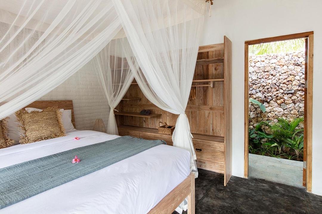 Отель Mana Eco Retreat Kuta  Экстерьер фото
