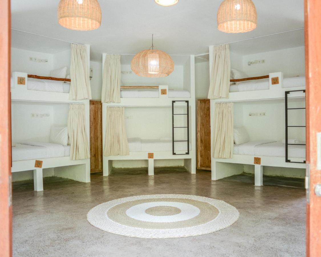 Отель Mana Eco Retreat Kuta  Экстерьер фото