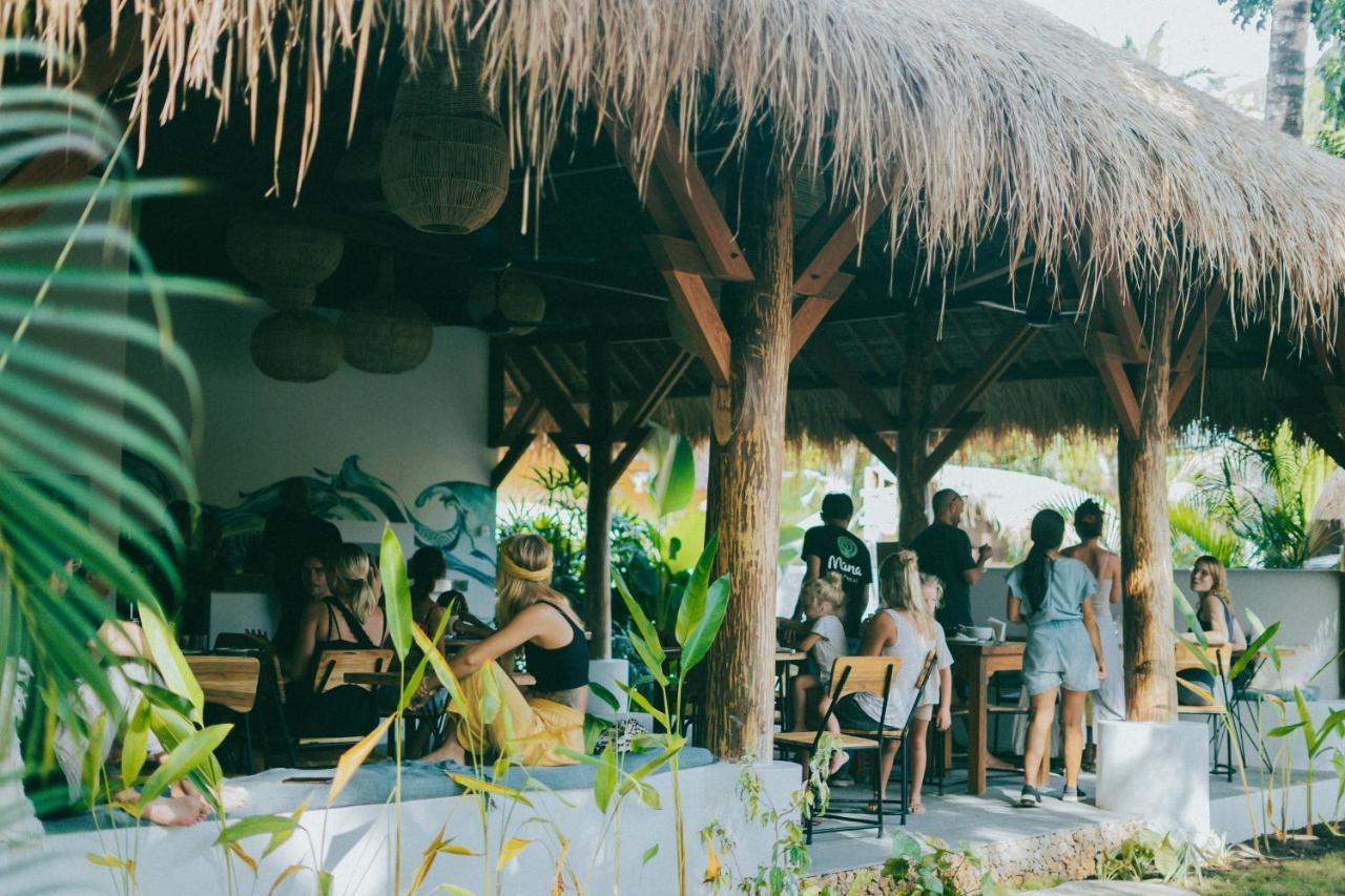 Отель Mana Eco Retreat Kuta  Экстерьер фото