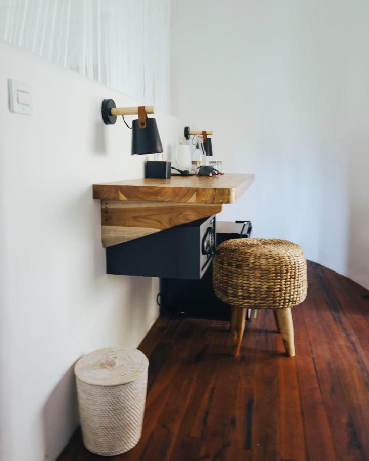 Отель Mana Eco Retreat Kuta  Экстерьер фото
