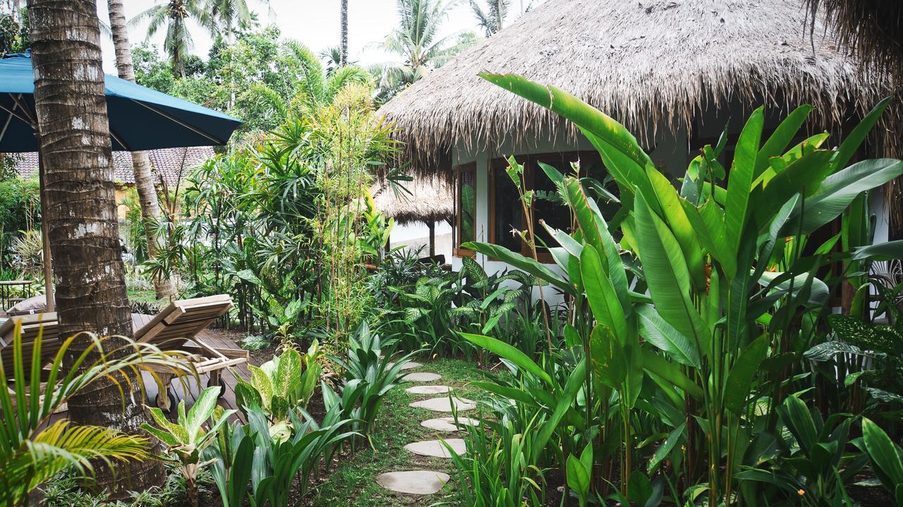 Отель Mana Eco Retreat Kuta  Экстерьер фото