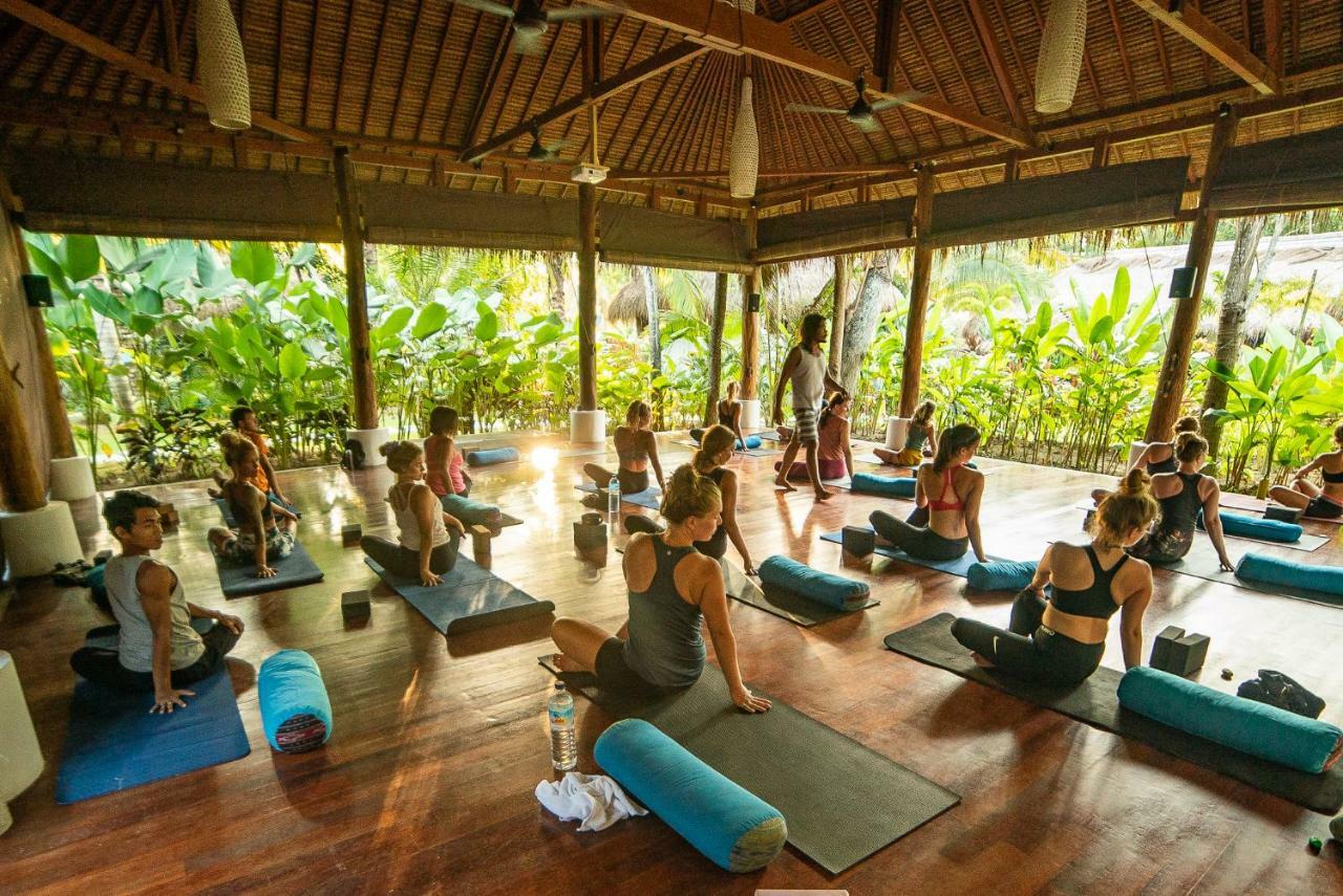 Отель Mana Eco Retreat Kuta  Экстерьер фото